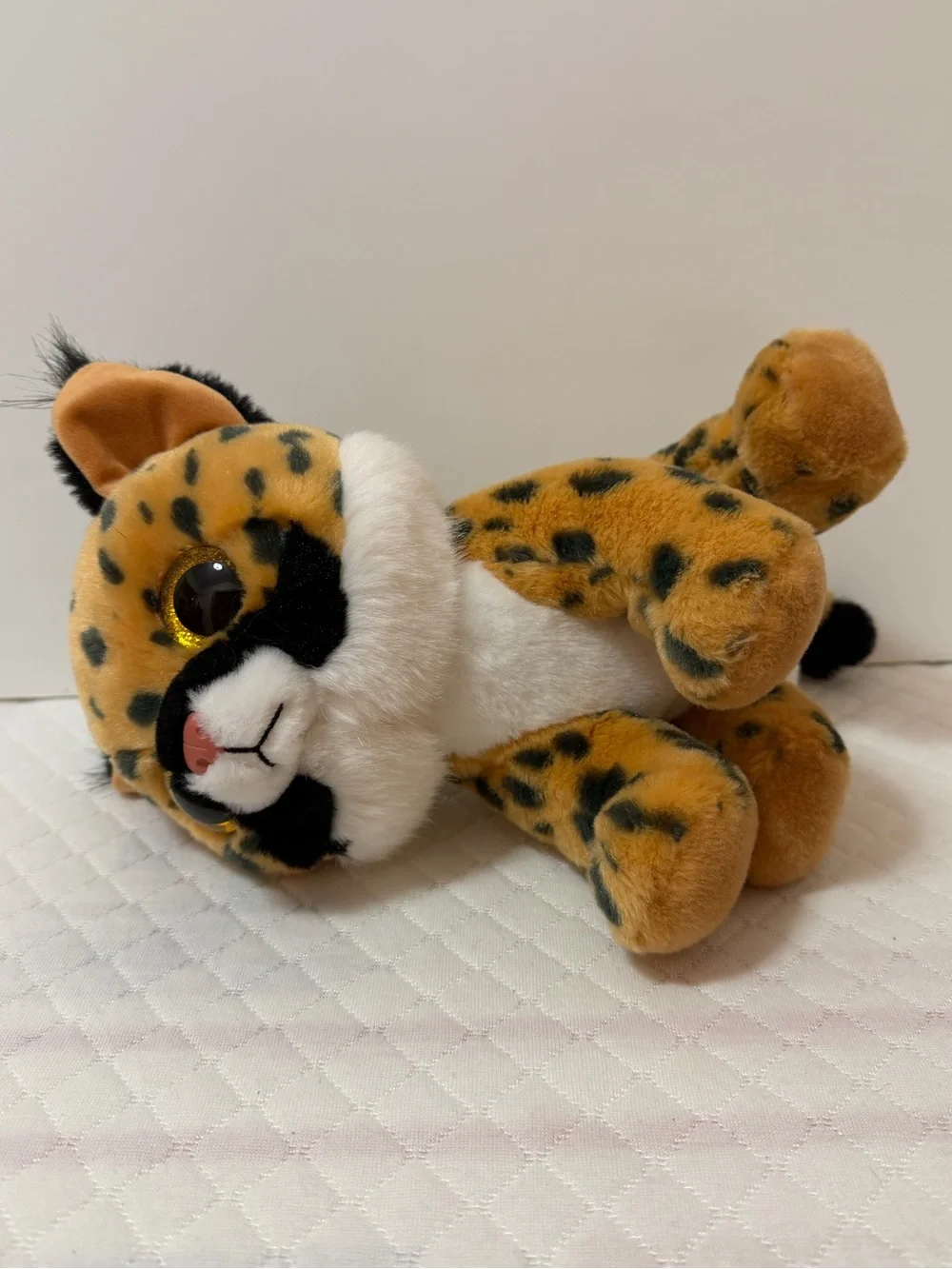 TY Beanie Boo Larry Lynx Plush Toy with Large Glittery Gold Eyes NWOT